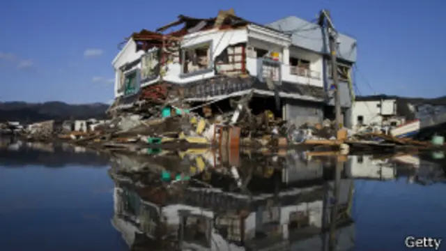 En 2011 un terremoto de magnitud 9,0 produjo un maremoto que provocó la muerte de casi 20.000
personas en Japón.