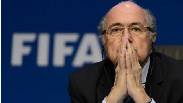 استقال بلاتر الثلاثاء قائلا إن تفويضه "لا يبدو أنه يلقى الدعم من الجميع".