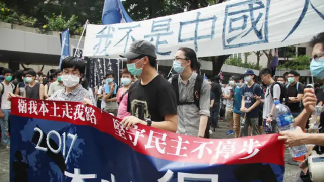 参与游行的约有300人(中央社图片)