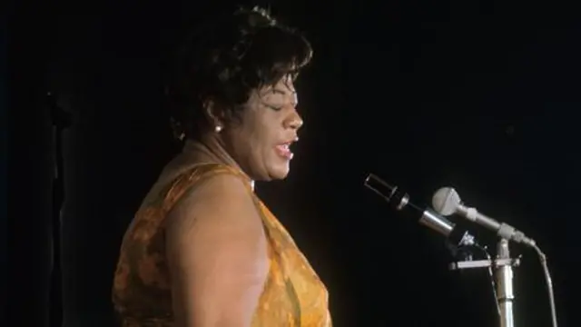 Ella Fitzgerald được người hâm mộ xem là “ca sĩ hay nhất” mặc dù kiểu nhạc jazz của cô có thể biểu lộ sự lạnh nhạt rõ ràng (Ảnh: Pictorial Press Ltd/Alamy)