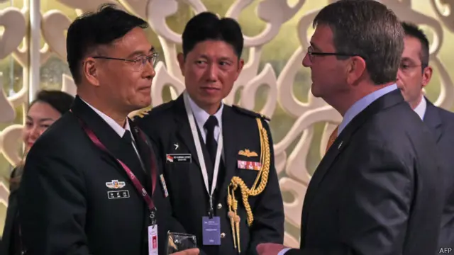 在刚刚结束的香格里拉会议上,卡特与中方代表孙建国会面。