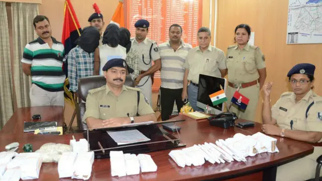 پولیس کے مطابق باپ نے رشتہ داروں کی مدد سے مل کر ڈاکہ ڈالا