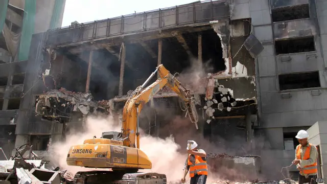 حکومت نے اپریل میں ان عمارتوں کو منہدم کرنے کی منظوری دی تھی