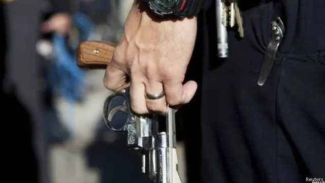 اخبار کی جانب سے فراہم کی جانے والی معلومات کے مطابق سفید افراد کے مقابلے میں ہلاک ہونے والے سیاہ فام افراد کی تعداد تین گنا زیادہ ہے