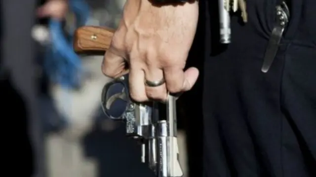 在美國，最近發生幾起具有爭議性的黑人被白人警察擊斃的事件，並引發抗議。