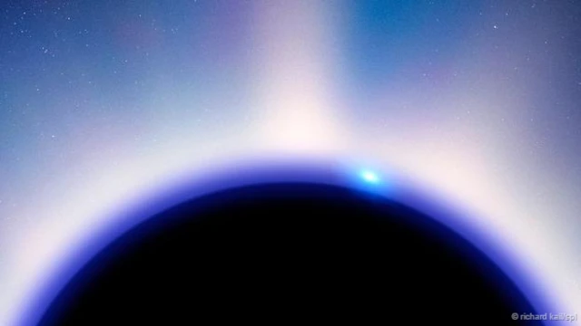 El horizonte de los sucesos no es una barrera sólida.