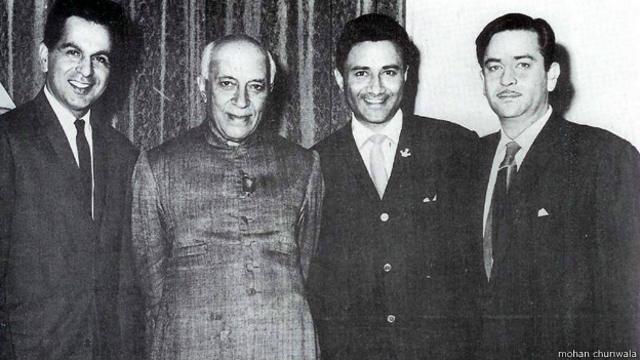भारत के प्रथम प्रधानमंत्री पंडित जवाहरलाल नेहरू के साथ राजकपूर, दिलीप कुमार और देव आनंद. 