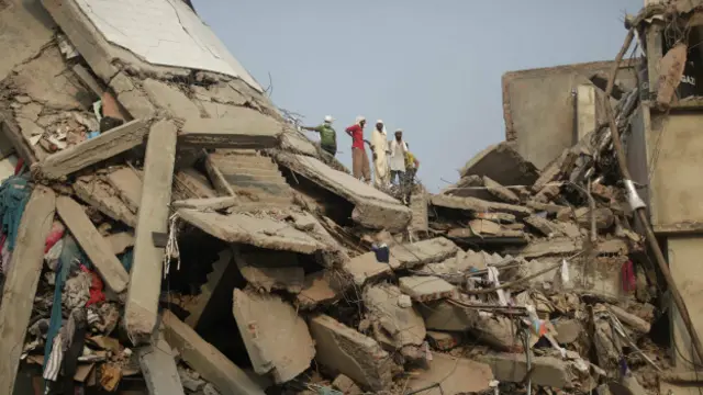 1100 කට අධික ජීවිත විනාශ කරමින් සහ තවත් විශාල පිරිසකට තුවාල සිදු කරමින් 'රානා ප්ලාසා' මන්දිරය කඩා වැටීම සම්බන්ධයෙන් මේ වන විට හතළිහකට අධික පිරිසකට එරෙහිව නඩු පවරා තිබේ