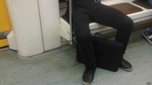 Мужчинам запретили раздвигать ноги в общественном транспорте Мадрида: Люди: Из жизни: заточка63.рф