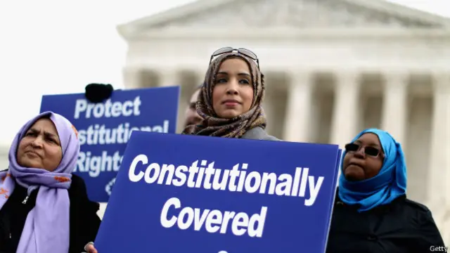 اس مقدمے میں سمنتھا ایلاوف کے ساتھ یکجہتی کے طور پر یہودی، سکھ، مسیحی، ہم جنس پرست مردوں اور عورتوں نے بھی عدالت میں کاغذات جمع کرائے تھے