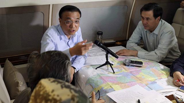 प्रधानमंत्री ली कचियांग घटना स्थल पर पहुंचे और राहत-बचाव कार्य से जुड़ी बैठक की. 