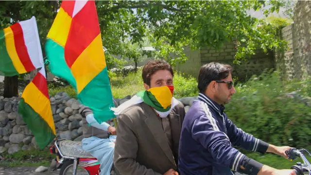 اسمبلی کی 24 نشستوں کے لیے 200 سے زیادہ امیدوار میدان میں ہیں۔