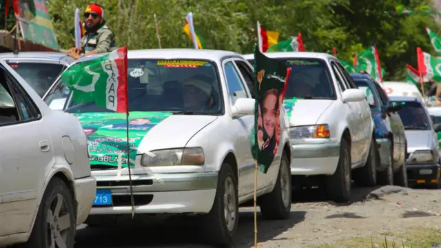 علاقے کی تنگ سڑکوں پر انتخابی ریلیوں اور جلوسوں کی وجہ سے ٹریفک جام رہنے لگا ہے۔