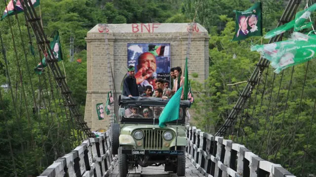 انتخابی مہم شہر کے علاوہ مضافات کے دشوار گزار علاقوں میں بھی چلائی جا رہی ہے۔