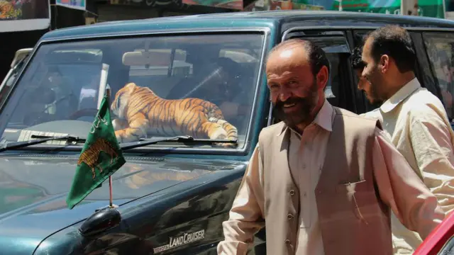 گذشتہ انتخابات کے برعکس اس مرتبہ امیدوار انتخابی مہم پر زیادہ رقم خرچ کرتے دکھائی دے رہے ہیں۔