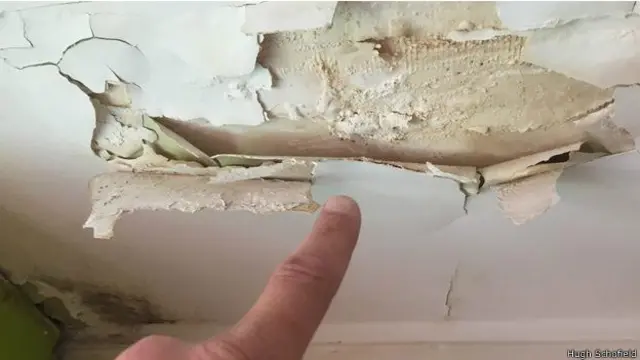 Облетевшая штукатурка