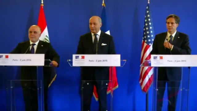 حیدر عبادی (چپ) می‌گوید جامعه جهانی حمایت چندانی از عراق نکرده