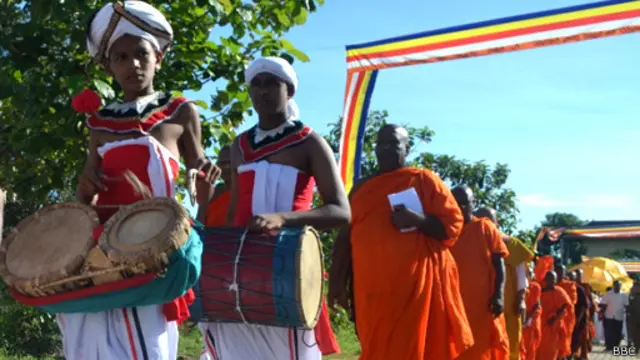 'ජාතීන් අතර නැවතත් මෙවන් තත්වයක්, වෛරයක් ගොඩ නොනැඟී සාමය රජයන, මිනිසුන් අතර දයාව කරුණාව මෛත්‍රිය සපිරුණු ලෝකයක් ප්‍රාර්ථනා කරනවා'