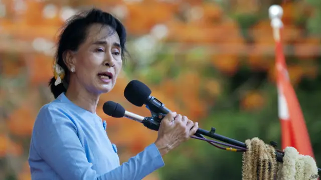 آنگ سان سوچی اس وقت عام انتخابات کی مہم چلا رہی ہیں
