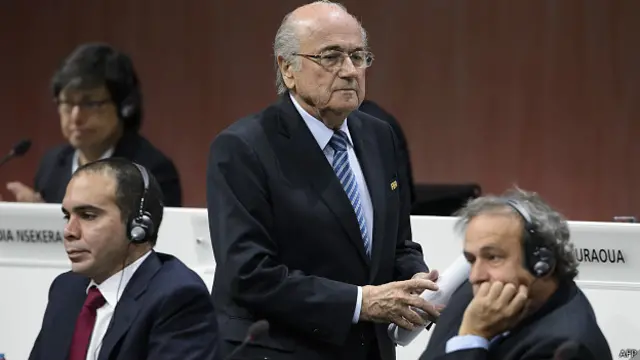 Зепп Блаттер ушел в отставку тогда, когда, казалось, он уже окончательно решил никуда не уходить