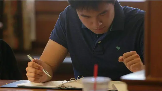 Lebih dari seperempat juta mahasiswa asal Cina mengenyam pendidikan di universitas-univesitas Amerika Serikat. 