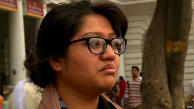 महिलाओं का कहना है कि वे घंटों ख़ुद को कंट्रोल करती हैं जब तक उन्हें साफ़ टॉयलेट नहीं मिलता