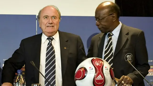 مقامات آمریکایی خواستار بازداشت وارنر (راست) هستند و گفته میشود احتمال تحقیقات از بلاتر را هم مطرح کردهاند