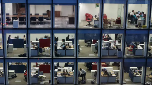 Ідея працювати багато годин без упину, яка ще кілька поколінь тому вважалася ненормальною, сьогодні є звичкою