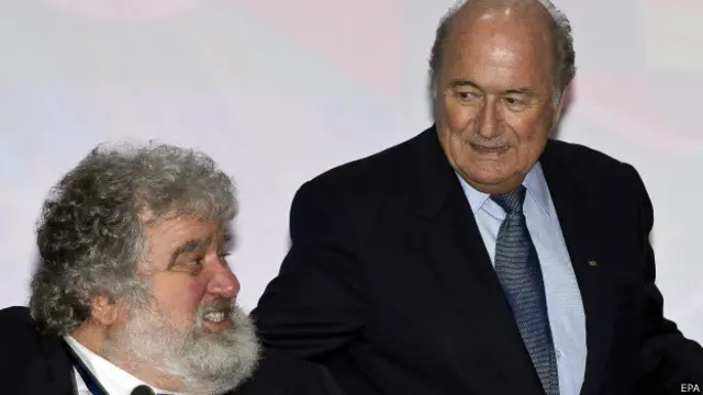 Ông Sepp Blatter quyết định từ chức trong lúc Fifa đang gặp khủng hoảng