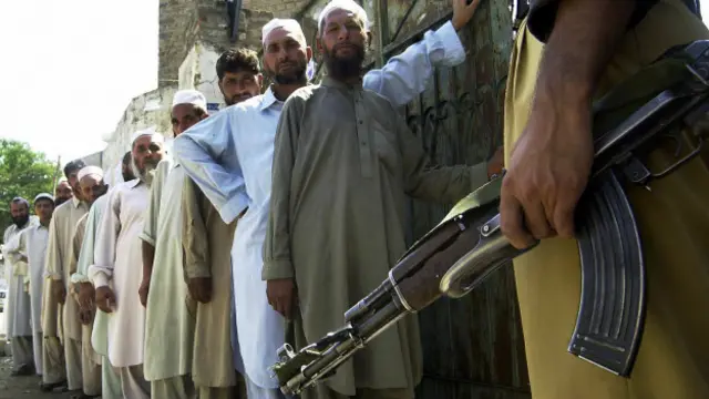 سرکاری طورپر بلدیاتی انتخابات کے اعلان میں ابھی مزید تین دن باقی ہیں لیکن اس سے پہلے ہی انتخابات کی حیثیت متنازع بنتی جارہی ہے