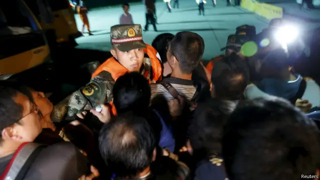 失踪者家属冲击警方防线