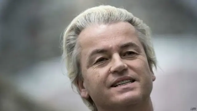 گیرٹ وائلڈرز کا کہنا ہے کہ وہ ان خاکوں کو دکھائیں گے کیونکہ پارلیمان نے اپنے احاطے میں ان خاکوں کی نمائش کرنے سے انکار کردیا ہے