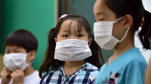 Sebanyak 700 sekolah ditutup sementara agar murid-murid terhindar dari risiko kontaminasi.