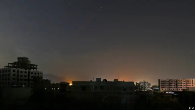 د سعودي په مشرۍ د ایتلاف الوتکو د یمن پر پلازمېنې صنعاء بمباریو ته دوام ورکړی