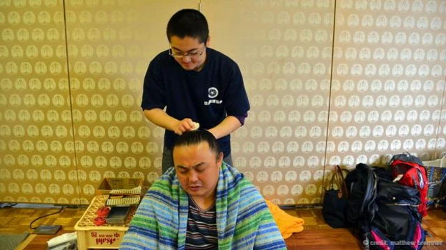 盘起相扑丁髻（摄影:马修•布雷姆纳）