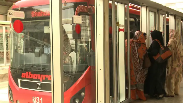 میٹرو بس سروس کے لیے دو ارب روپے کی امدادی رقم مختص کی گئی ہے