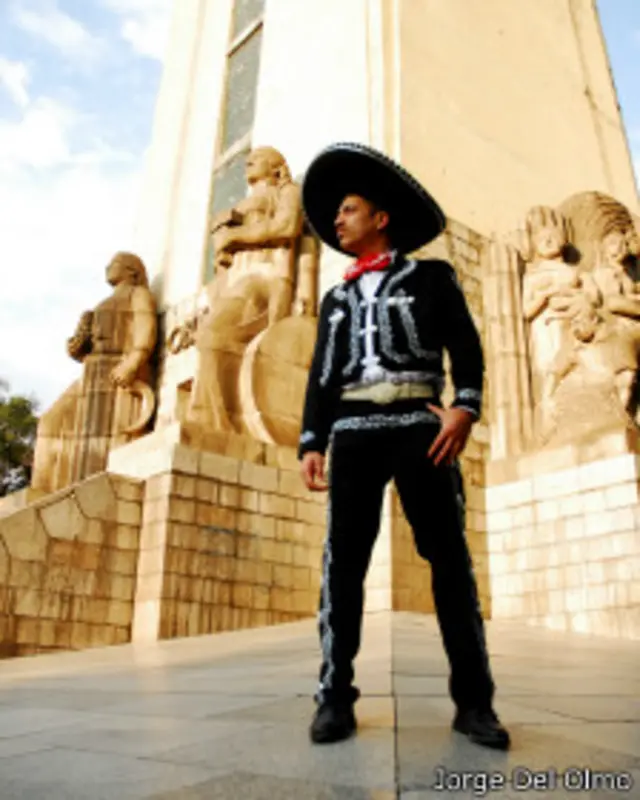 Estrenando el traje de charro