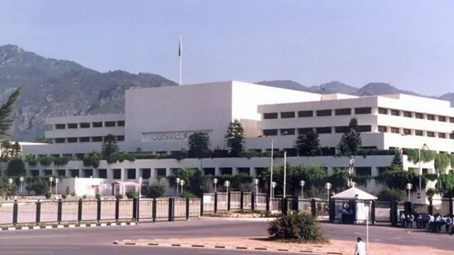 اجلاس میں گھریلو ملازموں کو تشدد کا نشانہ بنانے میں ملوث افراد کو تین سال تک قید اور 50 ہزار روپے جرمانے کی سزا کی بھی تجویز دی گئی ہے