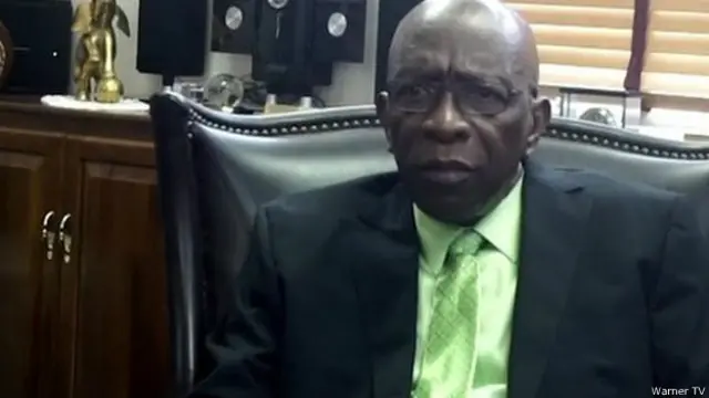 En su alocución, Warner aseguró que no habrá vuelta atrás de cumplir su amenaza de revelar "todo" lo que sabe.