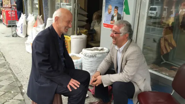 Ömer Şan'a (solda) göre CHP Rize'de milletvekili çıkarabilir