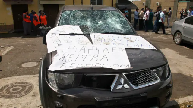 Разбитая служебная машина "Комитета против пыток"