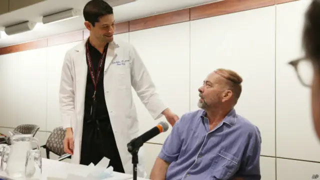 estadounidense, trasplante, triple, craneo, cuero cabelludo