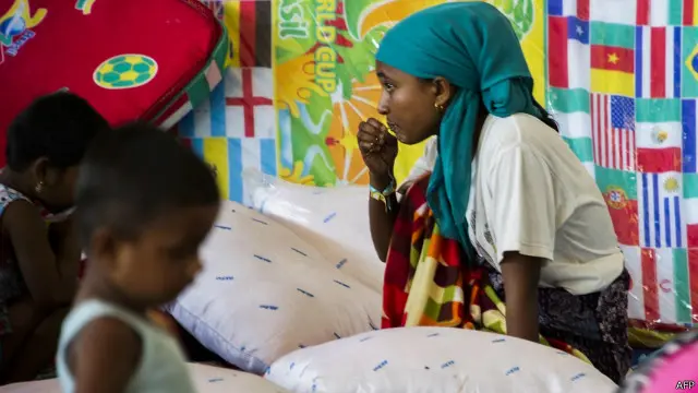 Selain pengungsi Rohingya, ada lebih dari 10.000 orang pengungsi atau pencari suaka asal Afganistan, Suriah, Irak, Iran dan Irak yang masih ditempatkan di sejumlah tempat penampungan di Indonesia, karena belum ada negara tujuan yang mau menerimanya.