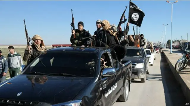 ''اسلامي دولت'' په وروستیو ورځو کې د ښار په شاوخوا کې خپل بریدونه ډېر کړي. ددغه ښار چارې د سوري حکومت او کردي سیمه ییزې ادارې له خوا سمبالېږي.