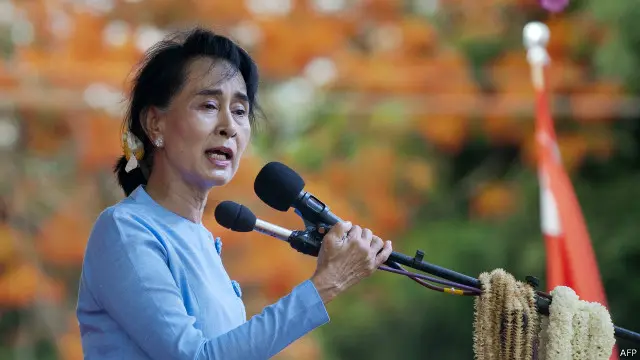 Bà Aung San Suu Kyi có nói gì với Trung Quốc về vấn đề nhân quyền và dân chủ hay không trong chuyến thăm này là một dấu hỏi.
