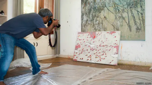 ईरन्ना को फोटोग्राफ़ी का भी काफी शौक है,और अपनी यात्राओं के दौरान उन्हें फ़ोटो खींचना पसंद है.