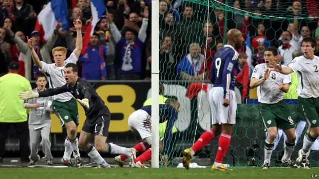 Ирландия не прошла на чемпионат мира в ЮАР, но зато получила 5 млн евро (или долларов - наверняка неизвестно) на строительство стадиона