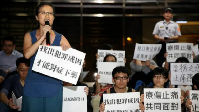 法务部5日晚,枪决六名死囚之举,社会反应两极,再度引爆死刑存废的争议(中央社图片)