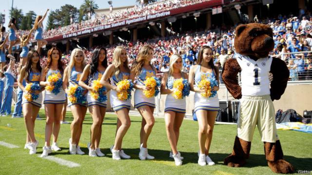 Cheerleaders de la Universidad de California en Los Angeles