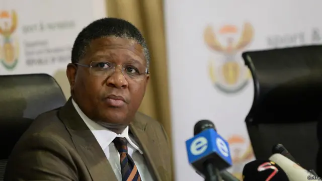 министр спорта ЮАР Фикиле Мбалула